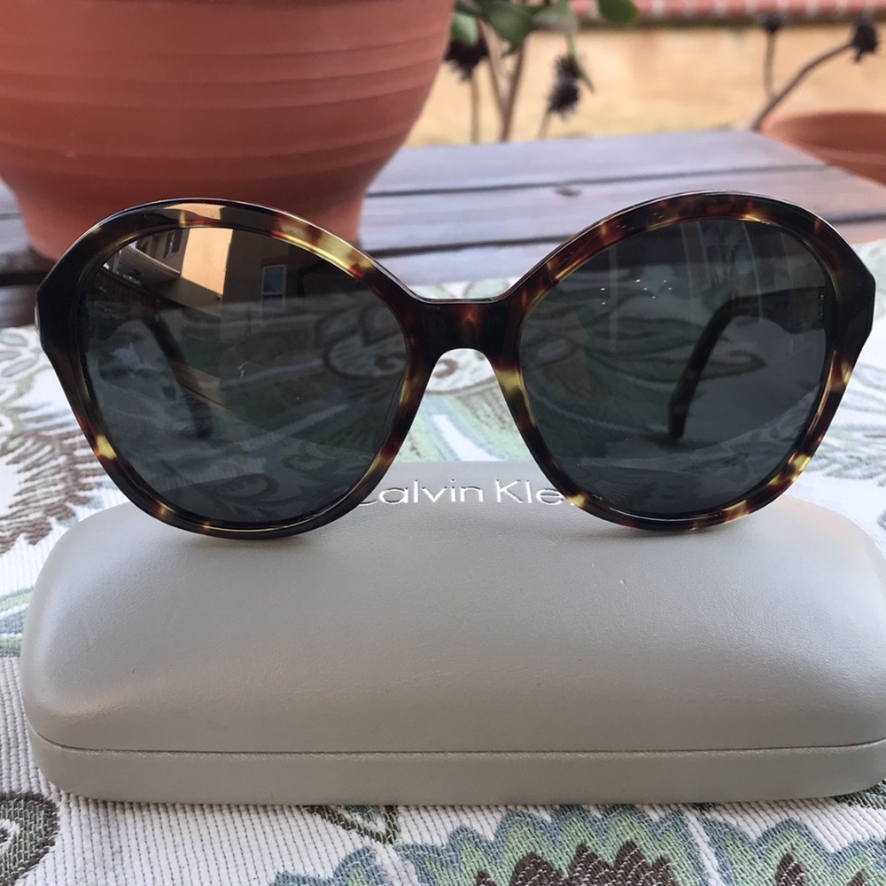 HP🎉/Calvin Klein CK4285S sunnies*New lenses